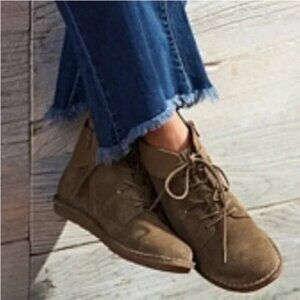 Clarks Collection Tamitha Key Olive Ankle Boots